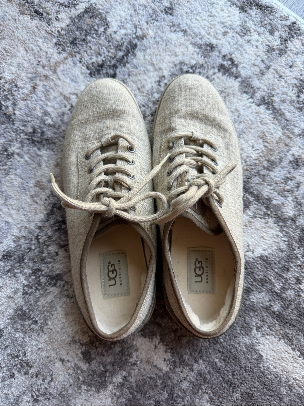 Women's UGG Hally sneaker size 8.5
